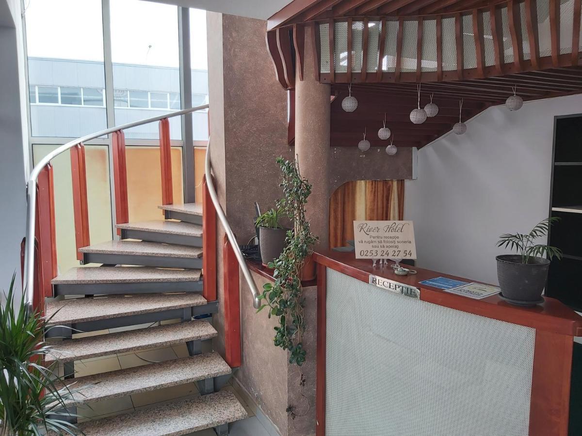 Hotel River ทาร์กู จิอู ภายนอก รูปภาพ